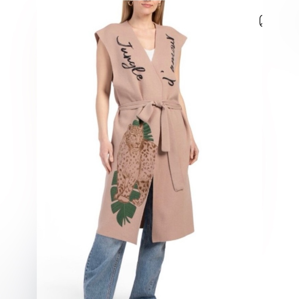 Las Sureñas Elegant Beige Sleeveless Vest with Leopard Print - Picture 1 of 6